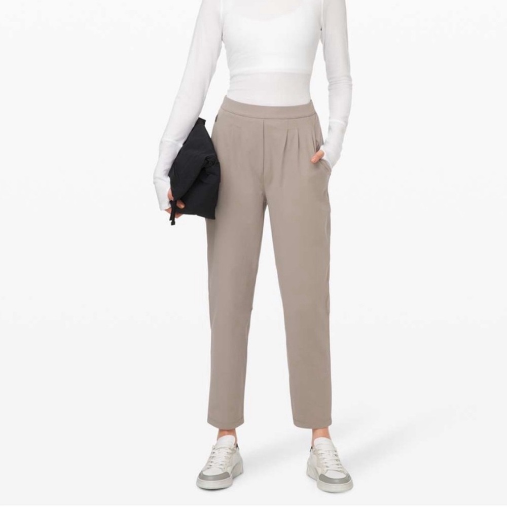 Lululemon Essential High-Rise Trouser size 6 in carbon dust